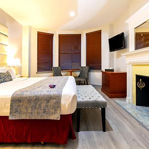 One King Bed Room
